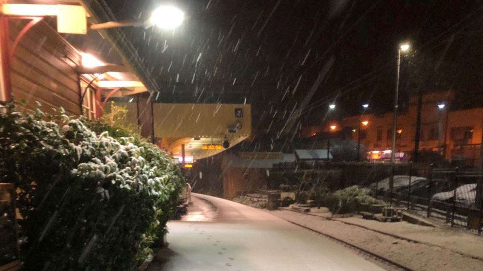 Queensland: Snow hits Australia's Sunshine State as storms batter east 