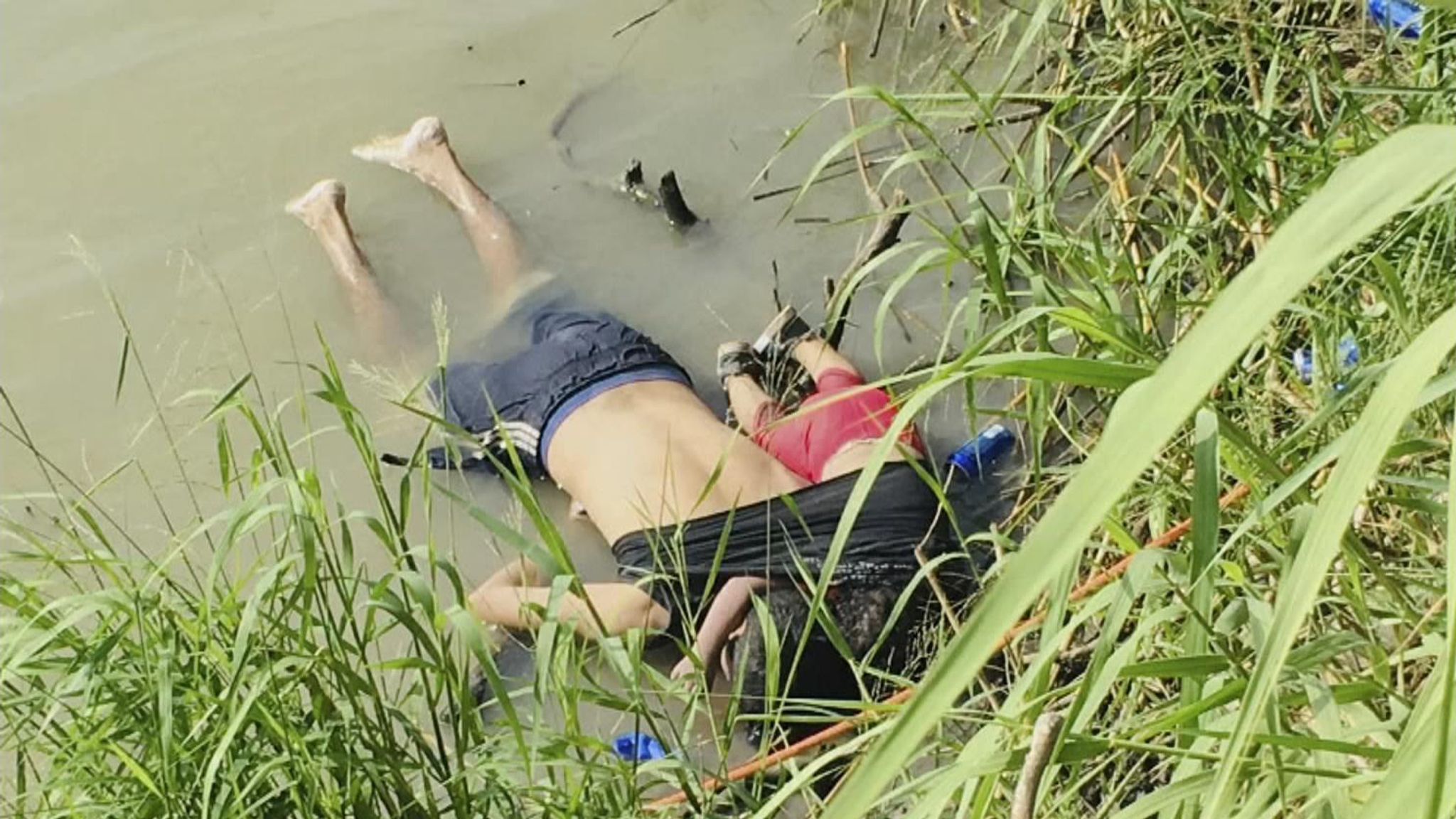 Family of drowned migrant father and girl destroyed