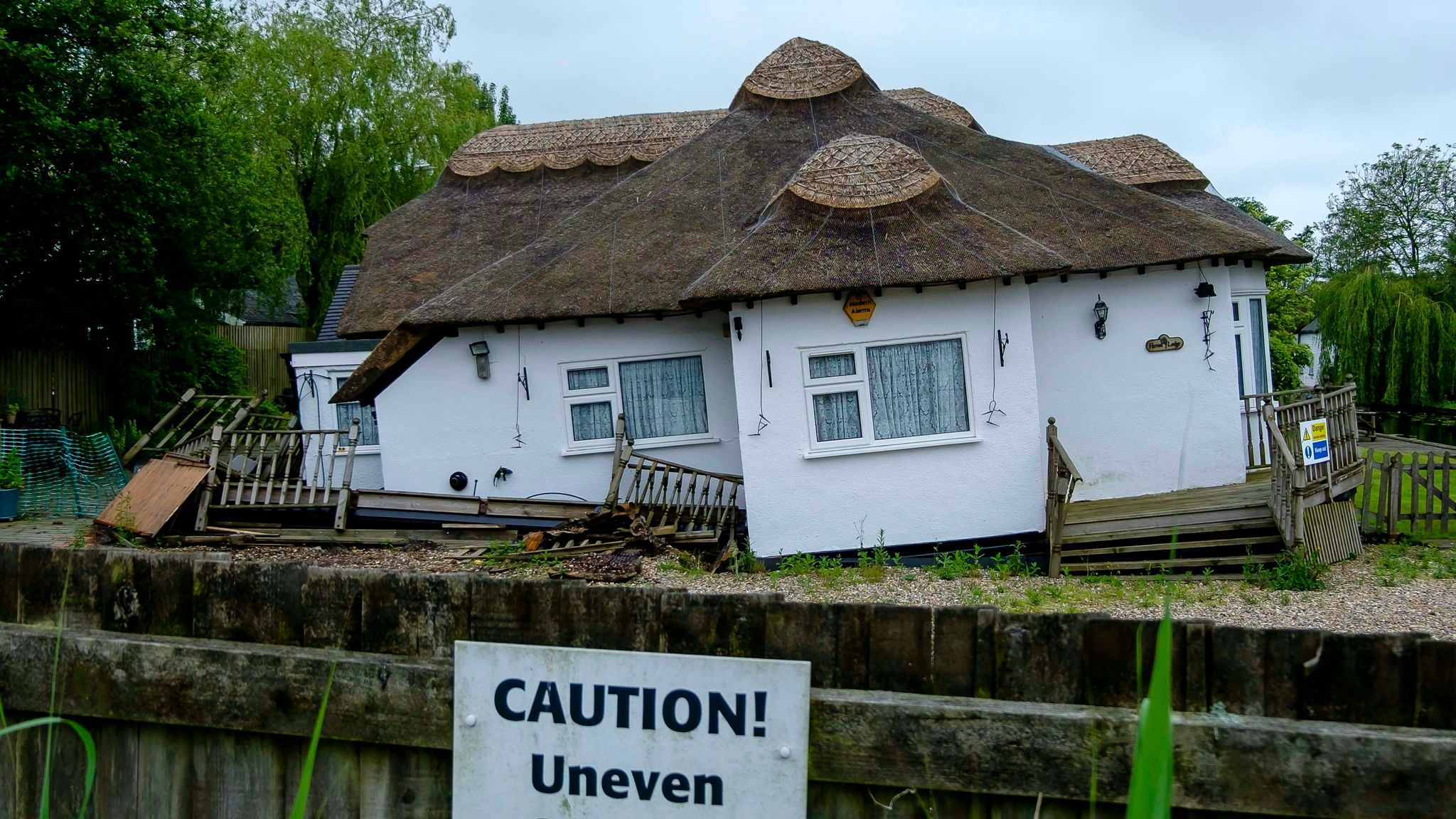 Couple Devastated As 850 000 Riverside Cottage Starts Sinking