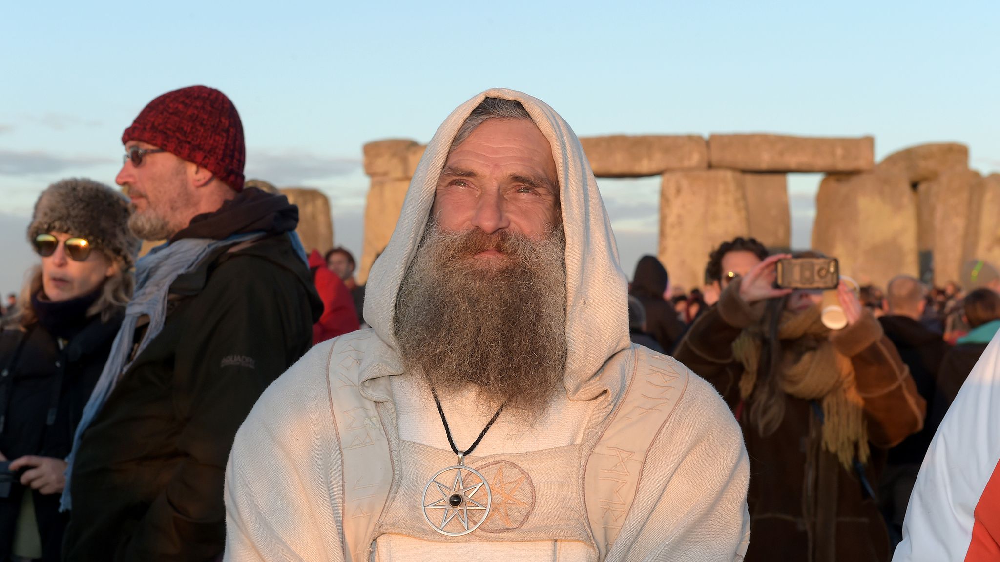 Stonehenge Summer Solstice: Thousands Gather To Cheer Sunrise On ...