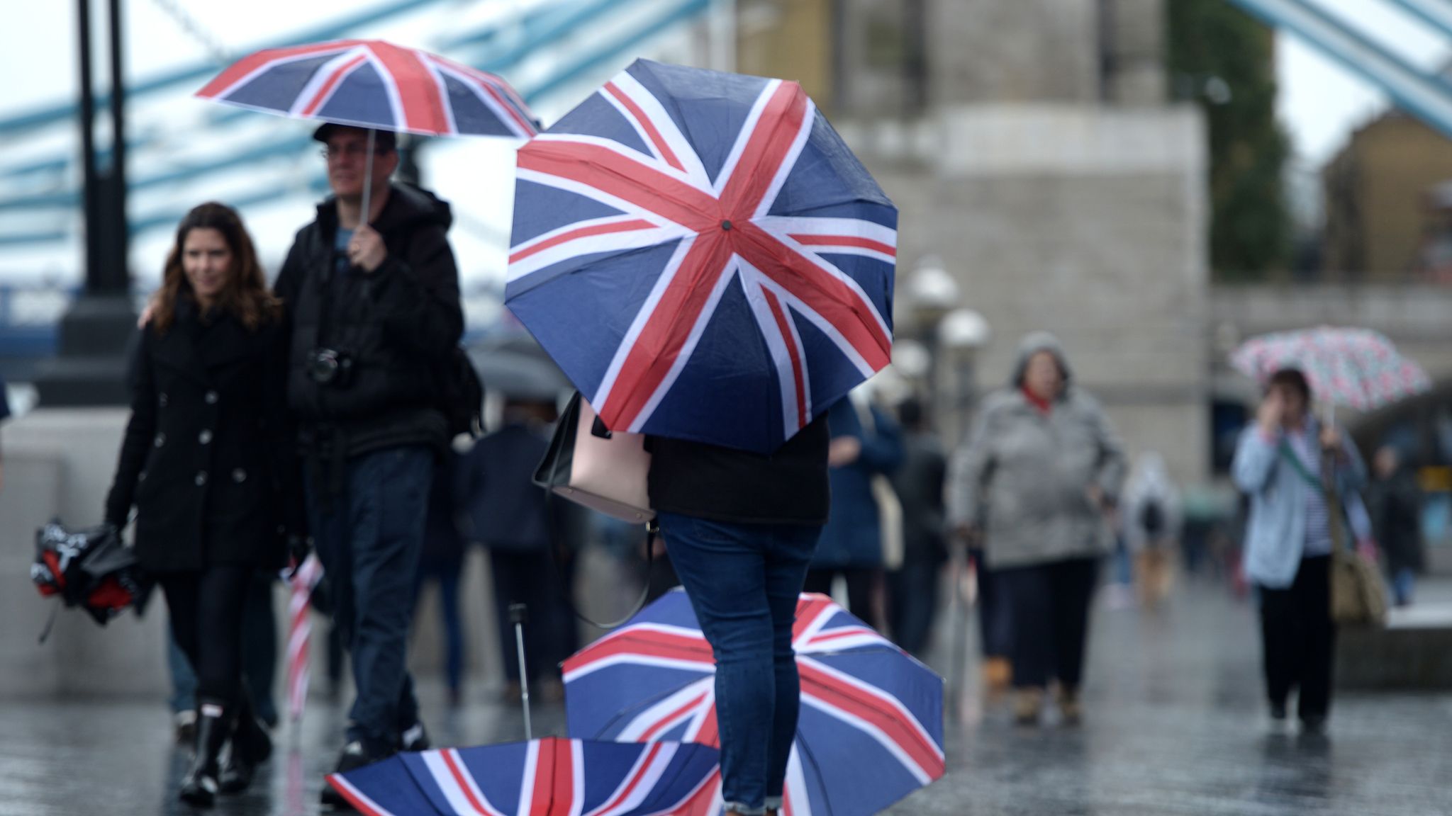 British видео. Британия кризис. Политика Великобритании. Великобританцы фото. Финансовый кризис Великобритании.