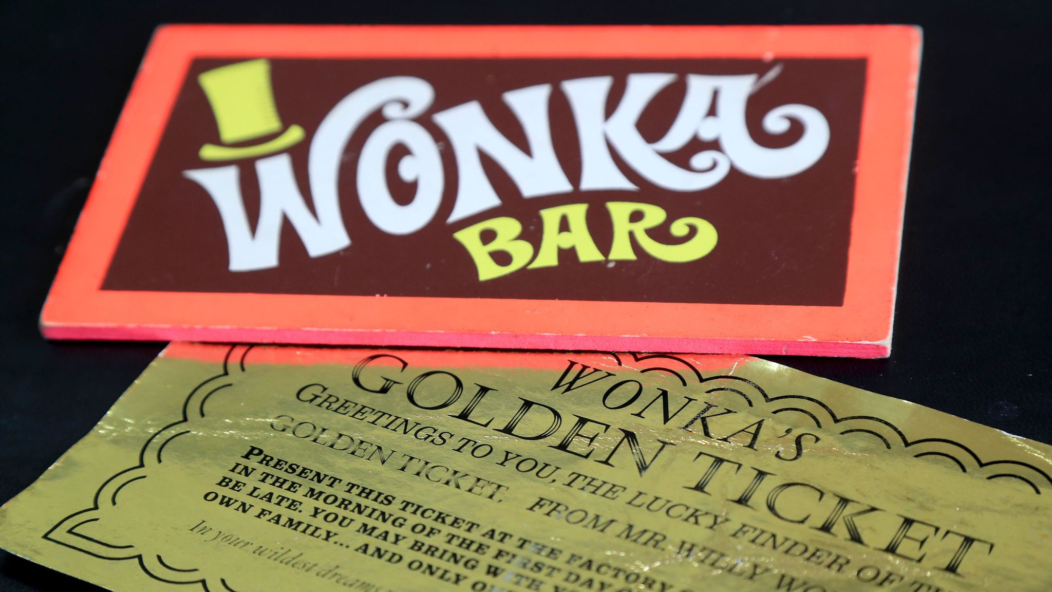 Willy Wonka Chocolate Bar w/Golden Ticket (Chocolate Included) (1 bar  w/Order)