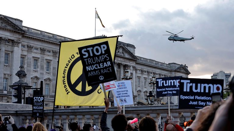 The Marine One helicopter carrying US President Donald Trump and US First Lady Melania Trump flies over Buckingham Palace as it prepares to land ahead of a State Banquet in central London on June 3, 2019, on the first day of the US president and First Lady's three-day State Visit to the UK. - Britain rolled out the red carpet for US President Donald Trump on June 3 as he arrived in Britain for a state visit already overshadowed by his outspoken remarks on Brexit. (Photo by Tolga Akmen / AFP)        (Photo credit should read TOLGA AKMEN/AFP/Getty Images)