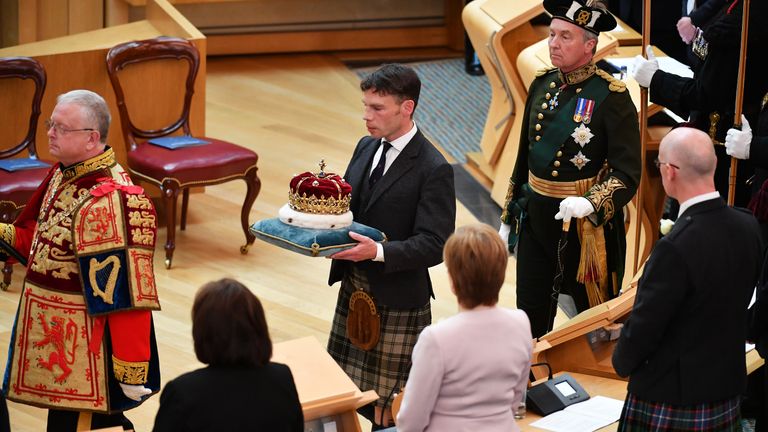 Queen joins Scottish politicians to mark 20 years of Holyrood | UK News ...