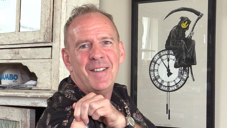 Fatboy Slim&#39;s unofficial symbol is a smiley face with crossbones 