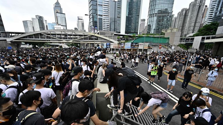 Hong Kong: Anti-extradition protesters block government HQ | World News ...