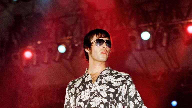 Liam Gallagher greets the public during the Caracas Pop Festival 21 January 2001