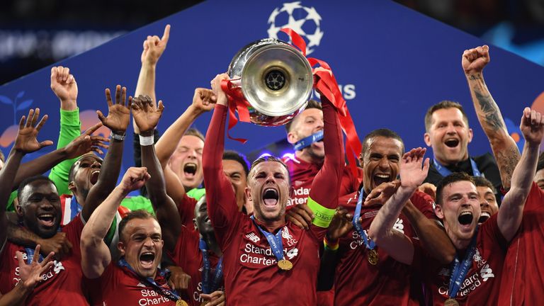 MADRID, SPAIN - JUNE 01: Jordan Henderson of Liverpool lifts the Champions League Trophy after winning the UEFA Champions League Final between Tottenham Hotspur and Liverpool at Estadio Wanda Metropolitano on June 01, 2019 in Madrid, Spain. (Photo by Michael Regan/Getty Images) 