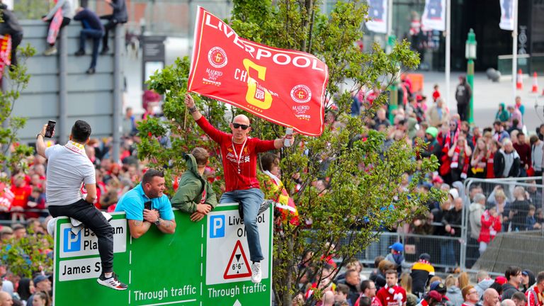 Fans were prepared to put up with discomfort to see the parade