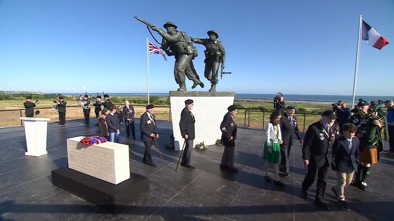 D-Day 75th anniversary: Normandy tributes to heroes who made ultimate ...