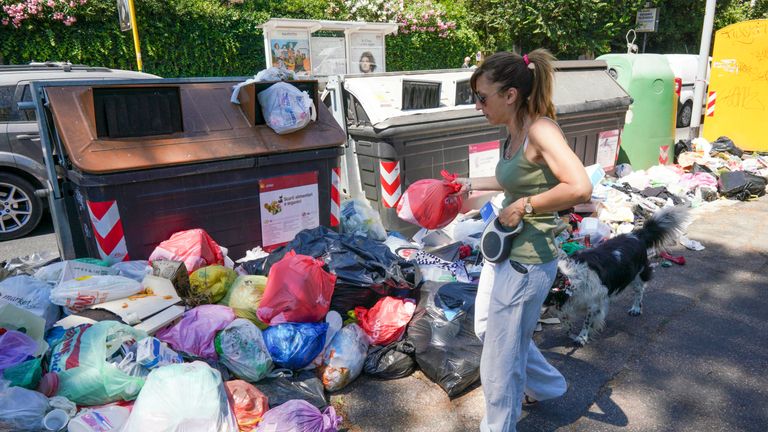 Uncollected rubbish in Rome