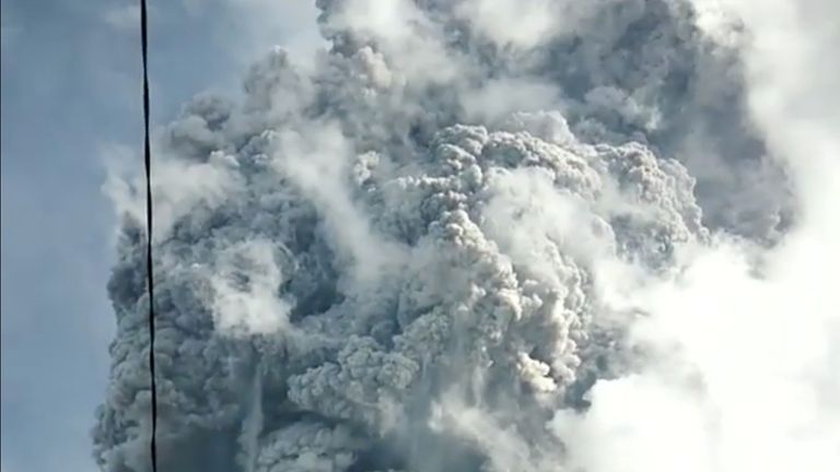 Volcano warning as huge ash cloud sparks panic in Indonesia | World ...