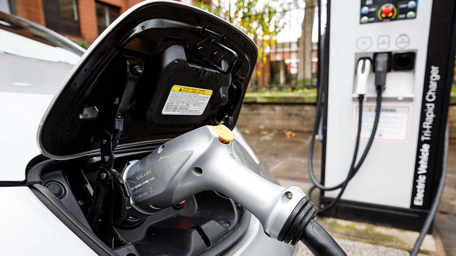Boost for electric cars thanks to UK research into battery tech