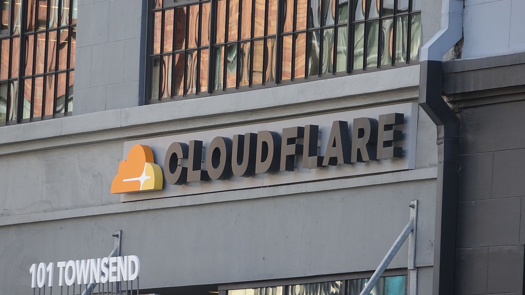 Cloudflare down: Thousands of popular websites affected by brief outage |  Science, Climate & Tech News | Sky News