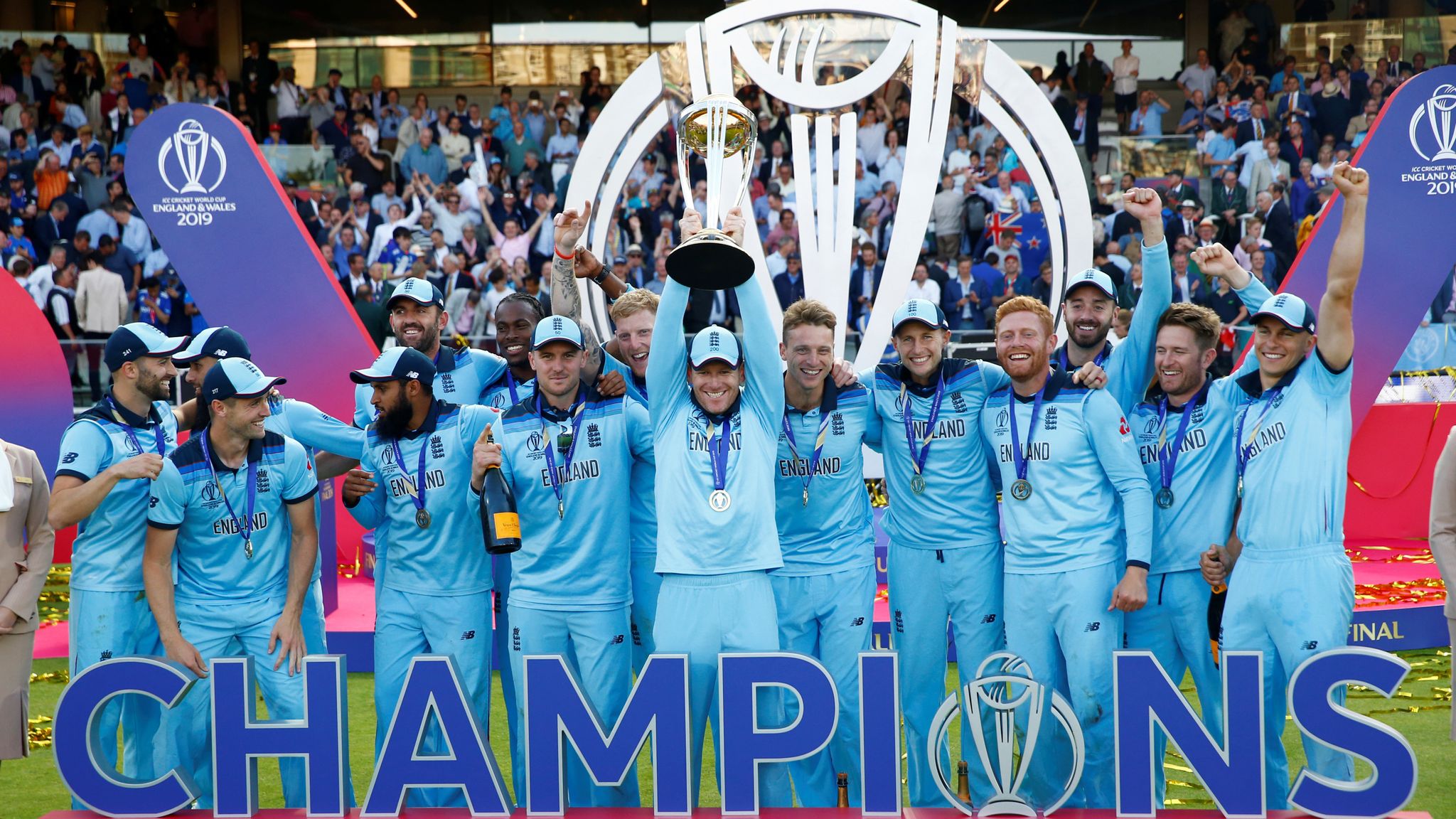 cricket World Cup winners hailed heroes 