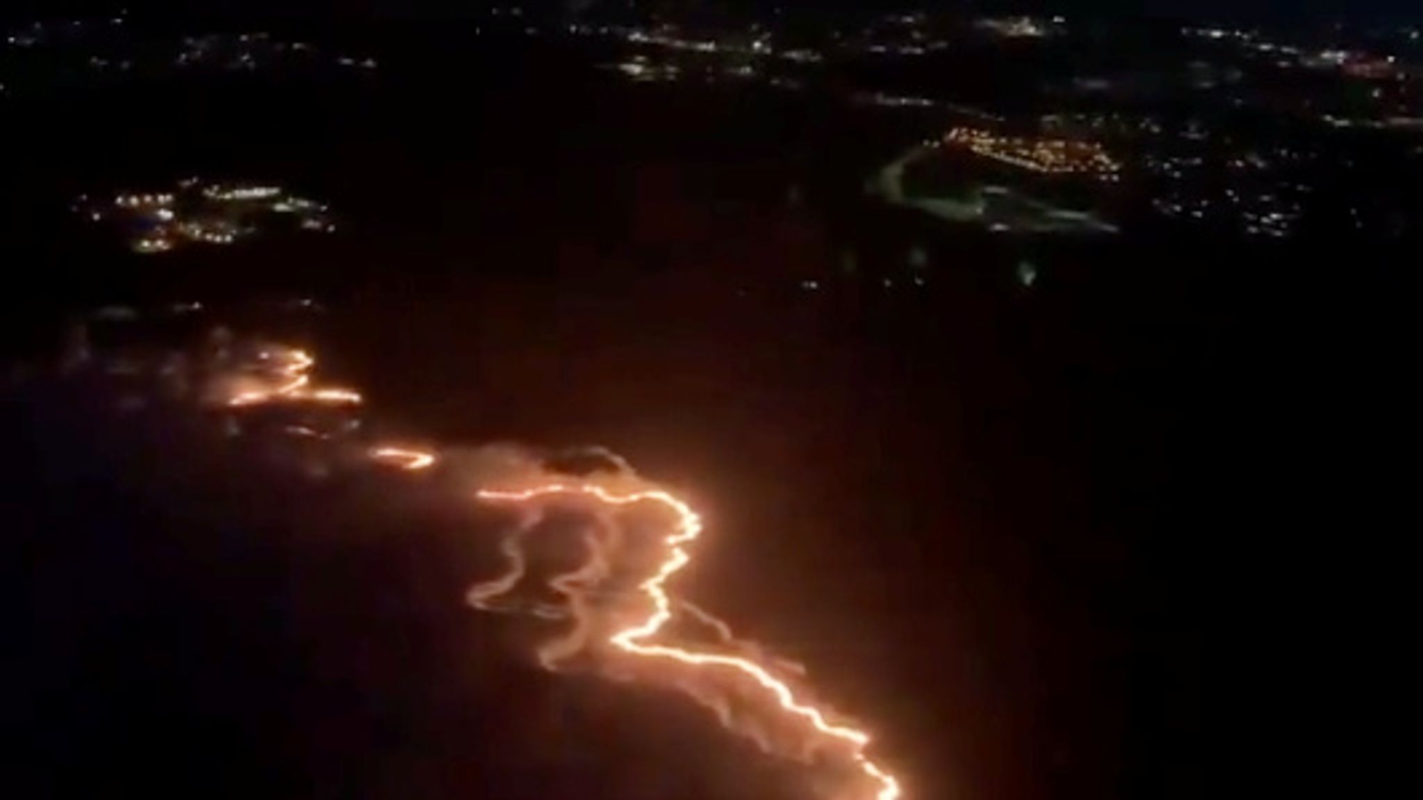 Hawaii State of emergency on Maui island as thousands flee wildfires