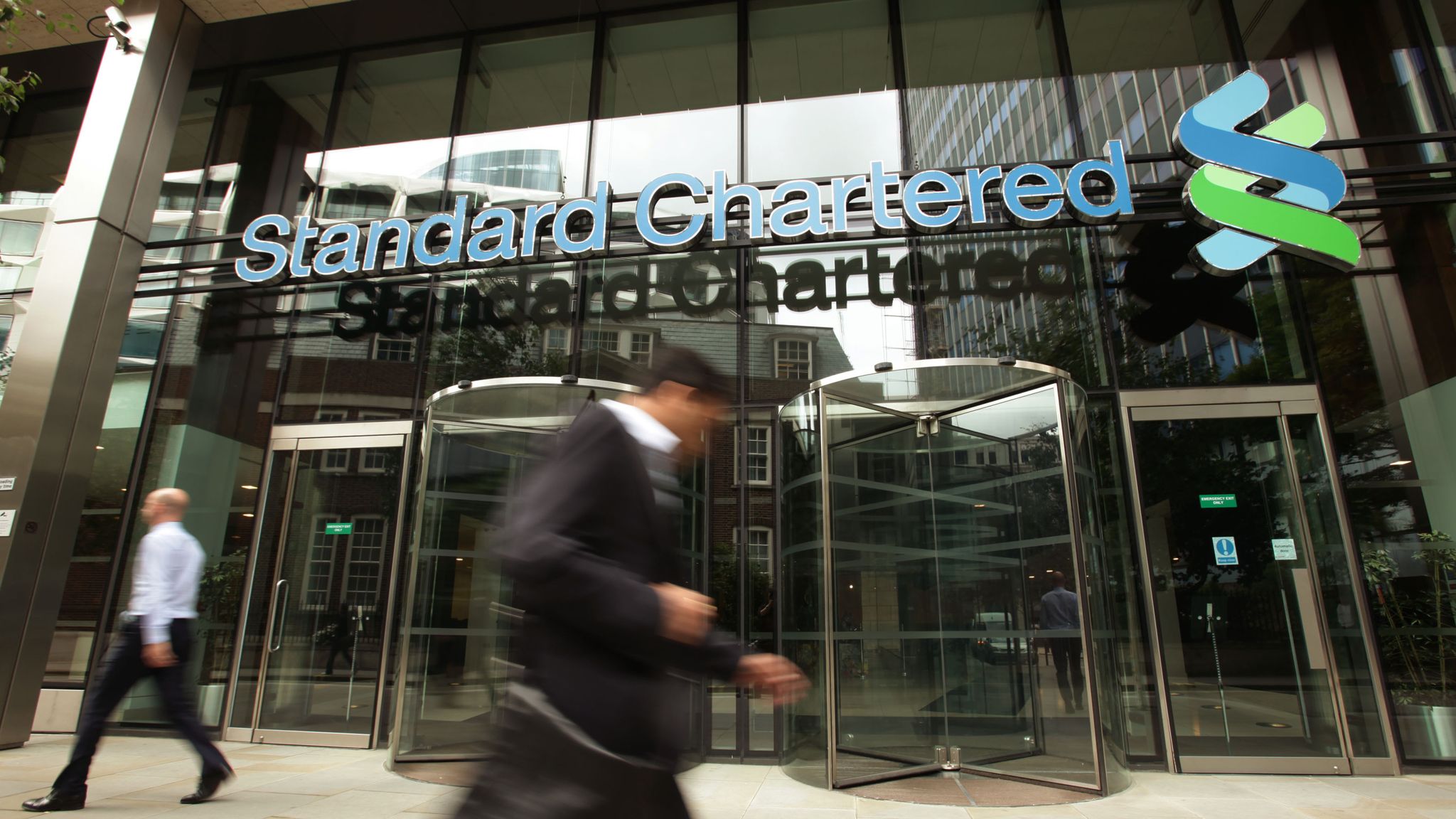 Standard Chartered boss Bill Winters in pay and pension row Business