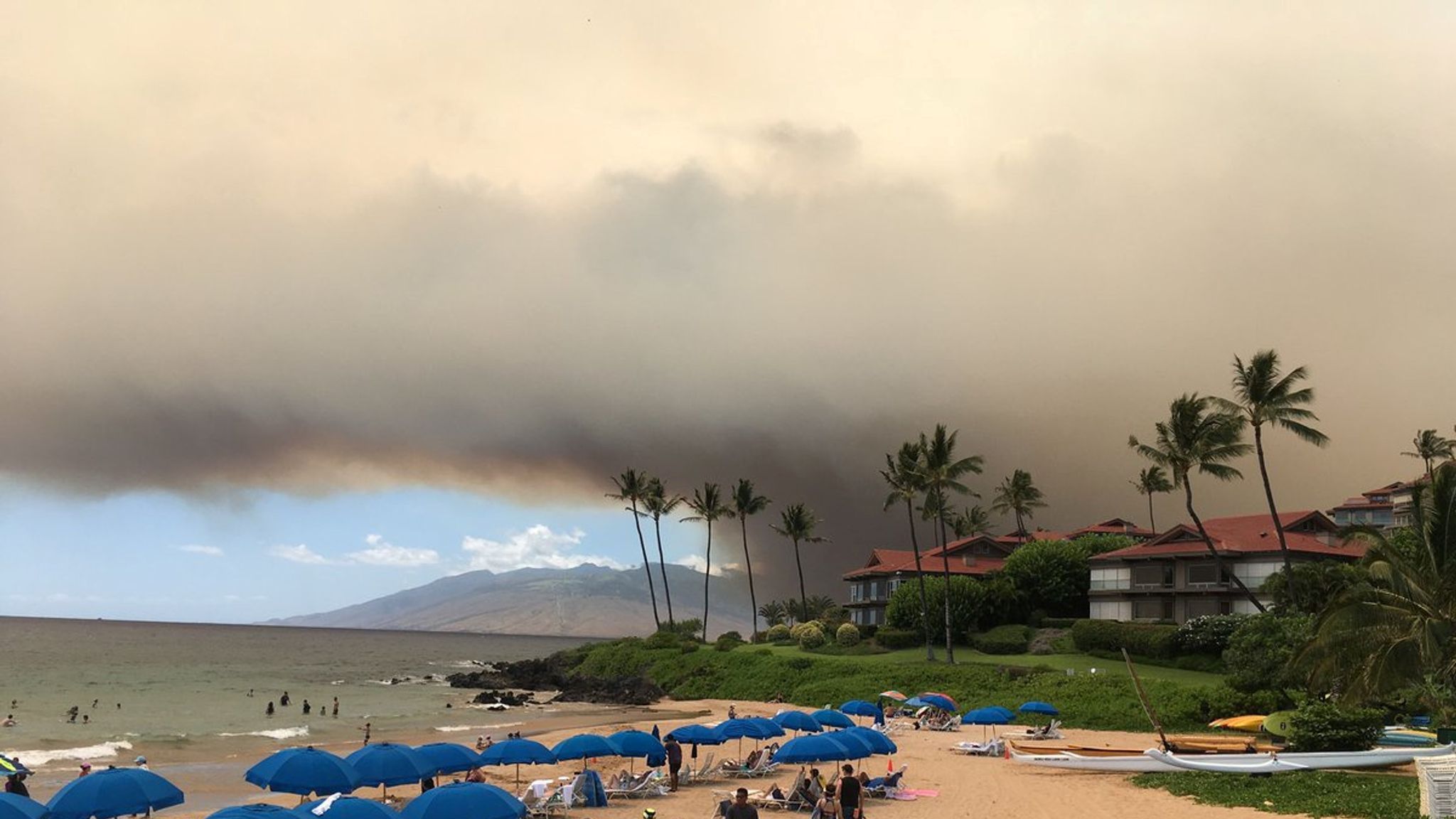 Hawaii State of emergency on Maui island as thousands flee wildfires