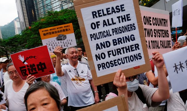Hong Kong: 'Silver protest' as elderly march in support of youths
