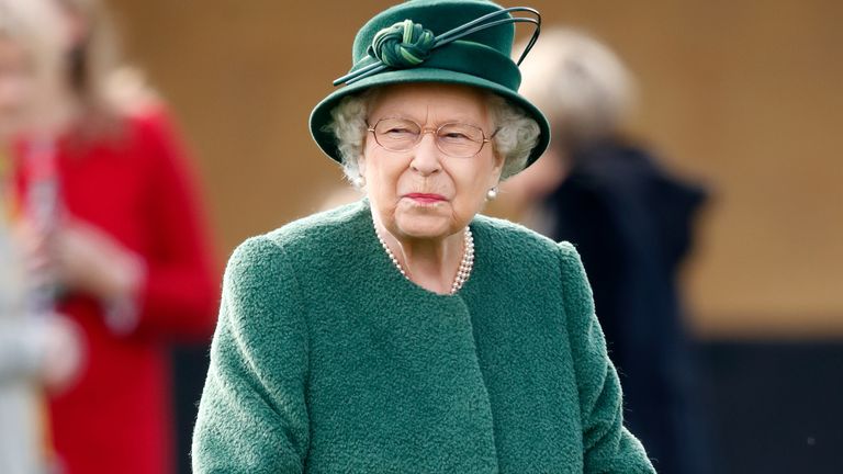 NEWBURY, UNITED KINGDOM - APRIL 13: (EMBARGOED FOR PUBLICATION IN UK NEWSPAPERS UNTIL 24 HOURS AFTER CREATE DATE AND TIME) Queen Elizabeth II attends the Dubai Duty Free Spring Trials horse racing meet at Newbury Racecourse on April 13, 2019 in Newbury, England. (Photo by Max Mumby/Indigo/Getty Images)