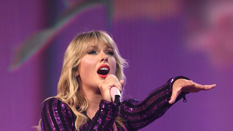 NEW YORK, NEW YORK - JULY 10: Taylor Swift performs onstage as Taylor Swift, Dua Lipa, SZA and Becky G perform at The Prime Day concert, presented by Amazon Music at on July 10, 2019 at Hammerstein Ballroom in New York City. (Photo by Kevin Mazur/Getty Images for Amazon )