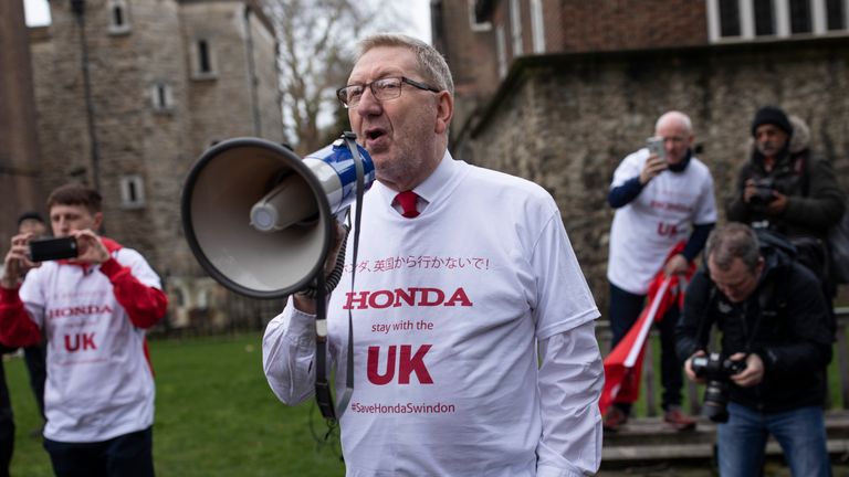 LONDON, ENGLAND - MARCH 06: General Secretary of Unite the Union Len McCluskey joins Honda employees as they stage a protest over the planned closure of their Swindon plant, outside the Houses of Parliament on March 6, 2019 in London, England. The factory is Japanese car manufacturer Honda's only EU plant and has produced the Honda's 'Civic' model for over 24 years, with 150,000 of the cars rolling off the line annually. The manufacturer is a major employer in the town of around 220,000 and sits on the M4 corridor between London to the East and Bristol to the West.  (Photo by Dan Kitwood/Getty Images)