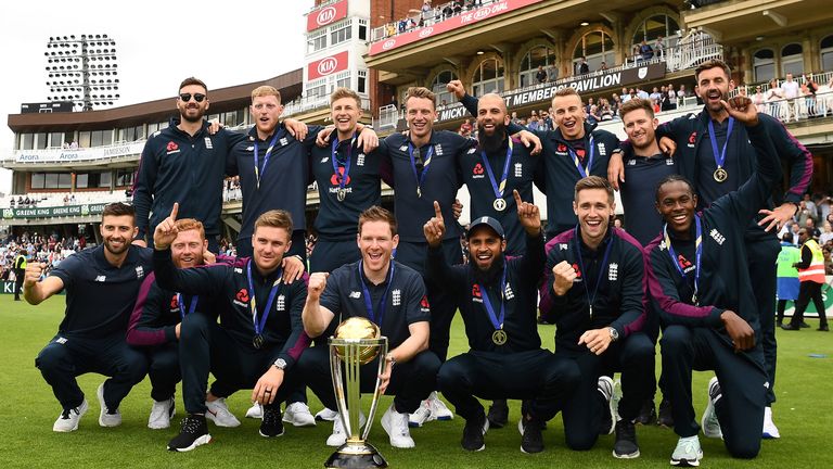 The winning 2019 England World Cup cricket team (back row LtoR) victory event at The Oval in London on July 15, 2019, a day after they won the 2019 Cricket World Cup final against New Zealand. - England won the World Cup for the first time ever on Sunday, holding their nerve to seal a thrilling Super Over victory against New Zealand after the final ended in a tie. Eoin Morgan's side finished on 241 all out in pursuit of New Zealand's 241-8, sending the match at Lord's to a six-ball shootout for each side. (Photo by Daniel LEAL-OLIVAS / AFP) / RESTRICTED TO EDITORIAL USE        (Photo credit should read DANIEL LEAL-OLIVAS/AFP/Getty Images)