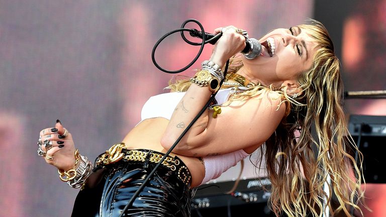 GLASTONBURY, ENGLAND - JUNE 30: Miley Cyrus performs on The Pyramid Stage during day five of Glastonbury Festival at Worthy Farm, Pilton on June 30, 2019 in Glastonbury, England. (Photo by Shirlaine Forrest/WireImage)