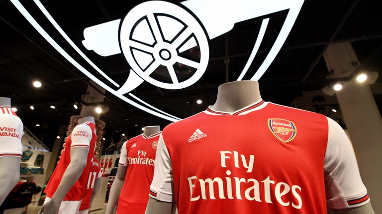 Tarief Inspecteur Lastig Offensive messages on Arsenal kits as Adidas campaign backfires | UK News |  Sky News