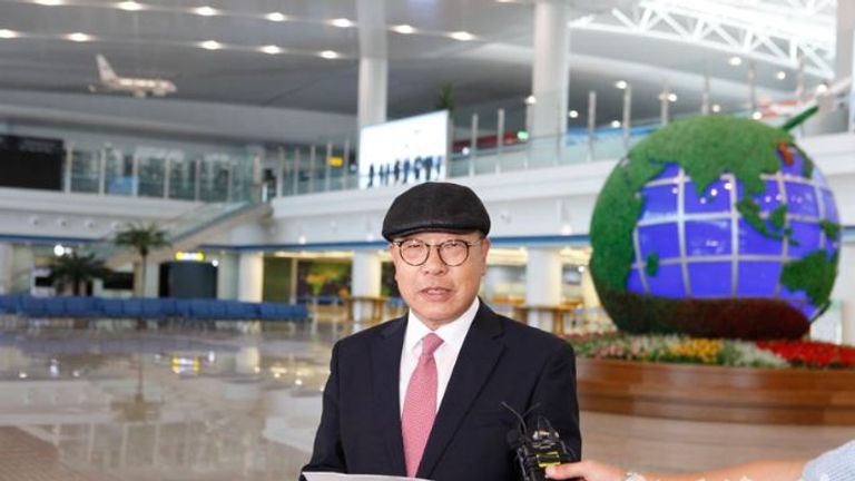 Choe In-guk arrives at Pyongyang International Airport (pic: uriminzokkiri.com)