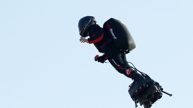 Flyboard inventor Franky Zapata begins attempt to cross the Channel ...