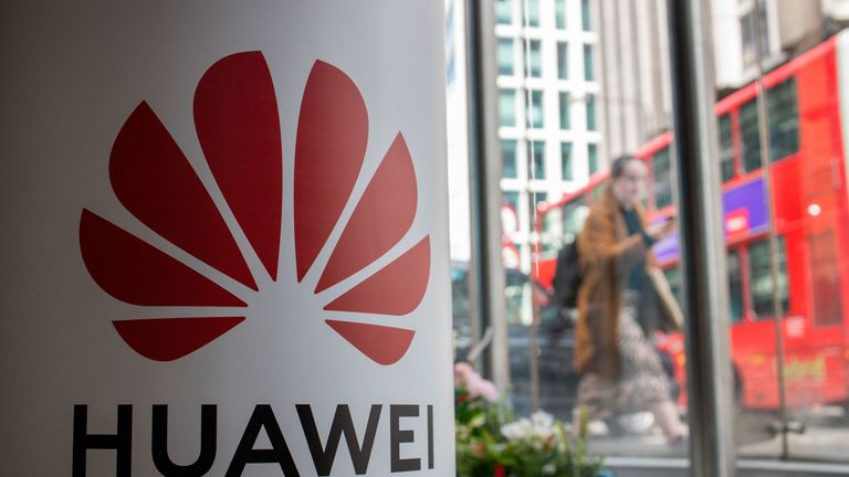 A pedestrian walks past a Huawei product stand at an EE telecommunications shop in central London on April 29, 2019. - British Foreign Secretary Jeremy Hunt has urged caution over the role of China&#39;s Huawei in the UK, saying the government should think carefully before opening its doors to the technology giant to develop next-generation 5G mobile networks. His comments come after Prime Minister Theresa May conditionally allowed China&#39;s Huawei to build the UK 5G network, information that was leak