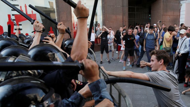 SYSTEM IDENTIFIER:RTX718KVCODE:RC1EBCD86BB0MEDIA DATE27 Jul. 2019PHOTOGRAPHER:Maxim ShemetovHEADLINE:Rally calling for opposition candidates to be registered for elections to Moscow City Duma in MoscowSIZE:5063px × 3547px (~51 MB)
42.8 cm × 30.0 cm (300dpi)