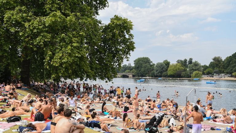 LONDON, ENGLAND - JULY 25: People attempt to cool off from the high temperatures in Hyde Park&#39;s Serpentine lake on July 25, 2019 in London, United Kingdom. The Met Office issued a weather warning from 3pm this afternoon. They warn that Britain could face up to 13 hours of electrical storms after it was forecast that temperatures could reach a record-breaking 39C. (Photo by James D. Morgan/Getty Images)