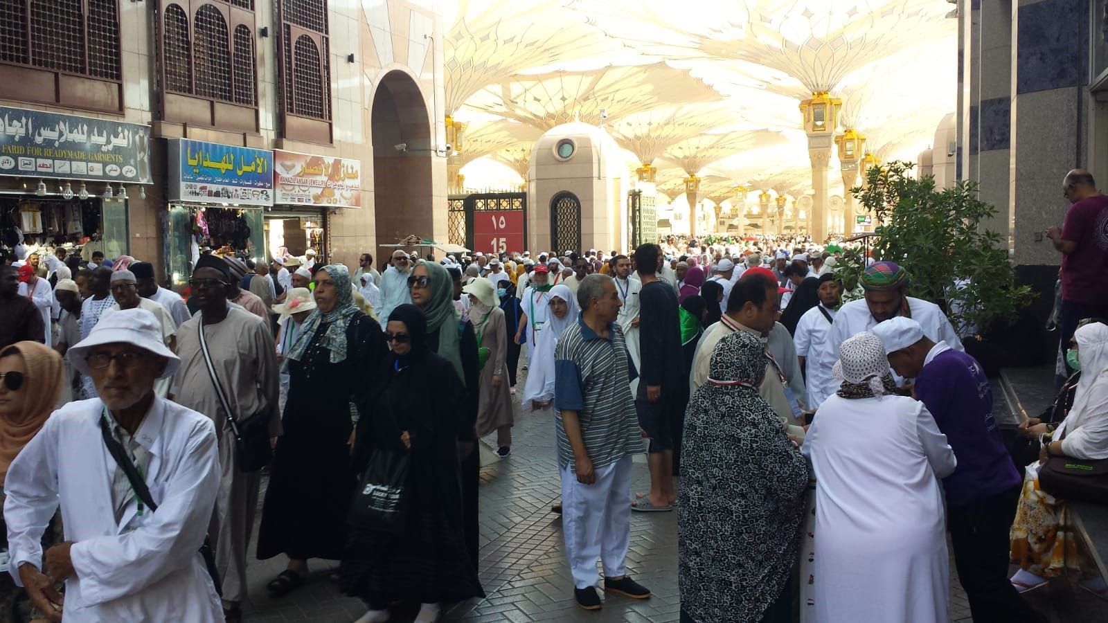 'An awesome, gargantuan sight': Millions make pilgrimage to Mecca ...