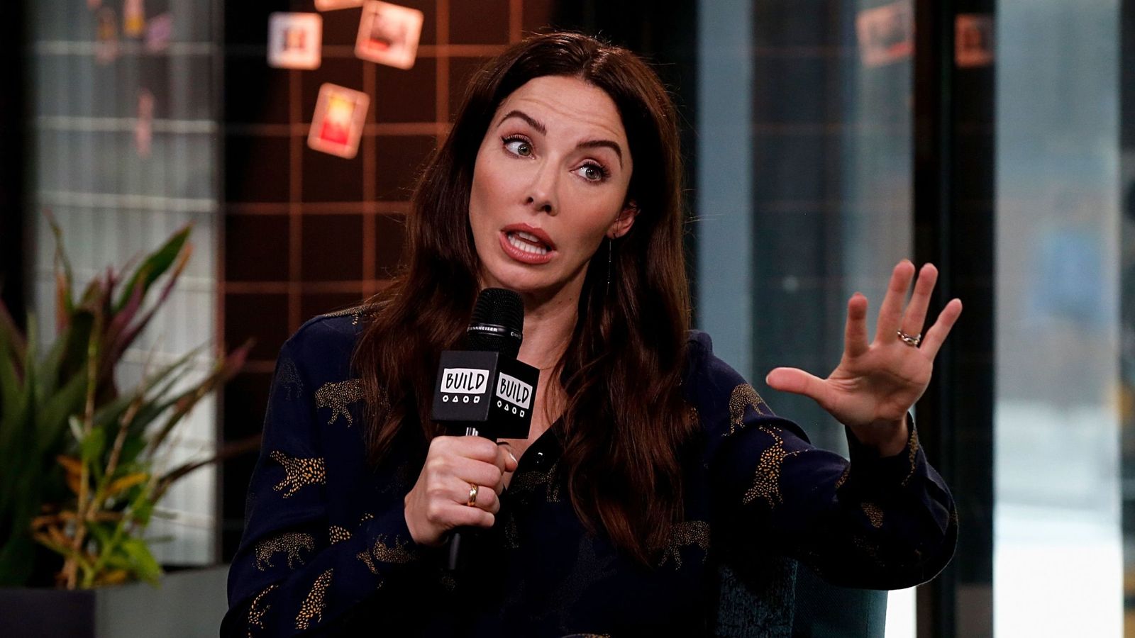 Whitney Cummings Comedian shuts down blackmail attempts by sharing