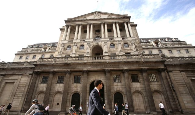 Bank of England warns further Brexit uncertainty will damage economy