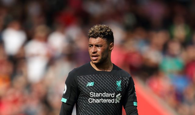 Alex Oxlade-Chamberlain signs new Liverpool contract