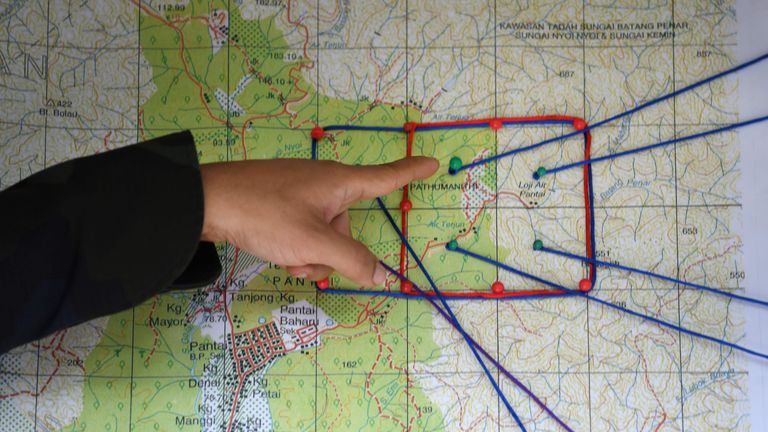 A Royal Malaysian Police officer points to a map showing the search and rescue operation area for the missing 15-year-old Franco-Irish teenager Nora Quoirin in Seremban on August 8, 2019. - Quoirin, who lives in London, went missing on August 4 after checking in with her family to the Malaysian Dusun Resort in Seremban, about an hour from the capital Kuala Lumpur. (Photo by Mohd RASFAN / AFP)        (Photo credit should read MOHD RASFAN/AFP/Getty Images)