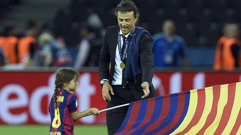 Barcelona&#39;s coach Luis Enrique and his daughter Xana wave a flag after the UEFA Champions League Final football match between Juventus and FC Barcelona at the Olympic Stadium in Berlin on June 6, 2015. FC Barcelona won the match 1-3.        AFP PHOTO / LLUIS GENE        (Photo credit should read LLUIS GENE/AFP/Getty Images)