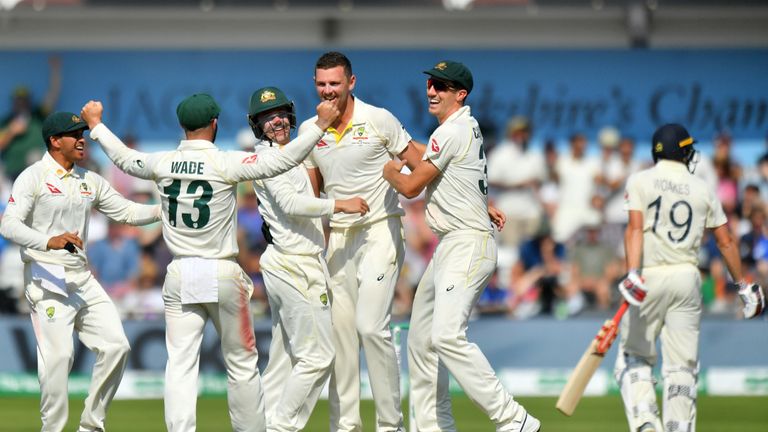 Australia&#39;s players celebrate the dismissal of England&#39;s Chris Woakes (R)