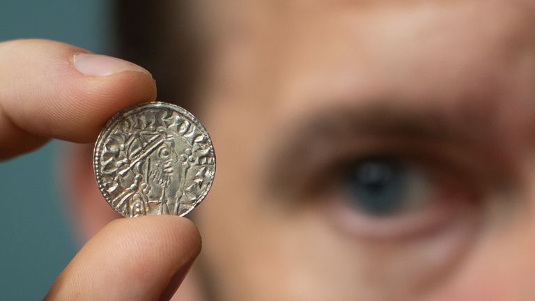 Coins dating back to 1066 Battle of Hastings found in Somerset field ...