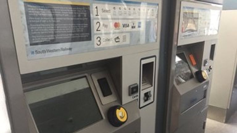 Ticket machines without power at Clapham Junction