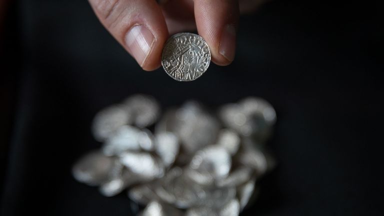 Coins dating back to 1066 Battle of Hastings found in Somerset field ...