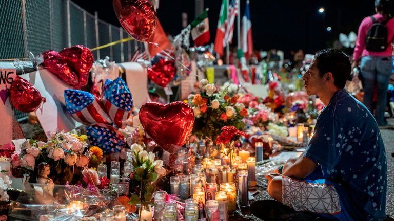 Tributes are left for those shot at El Paso&#39;s Walmart