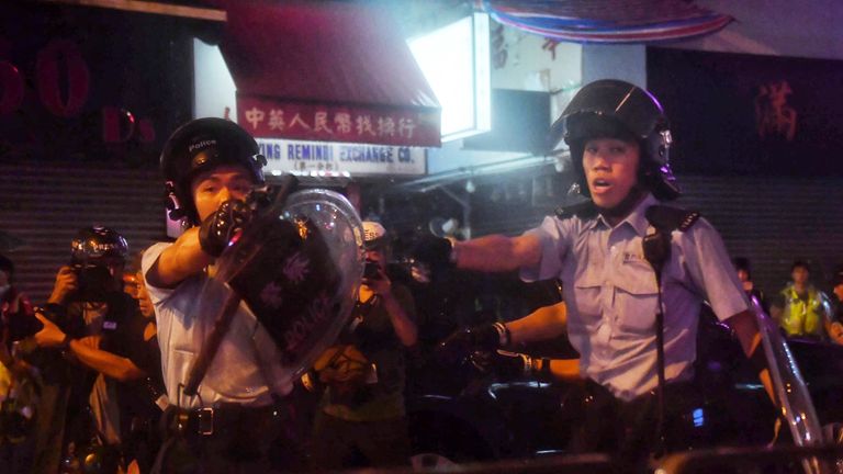 Hong Kong police pulls their guns