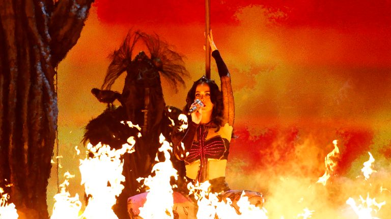Katy Perry performs &#39;Dark Horse&#39; at the Grammy Awards in LA in 2014