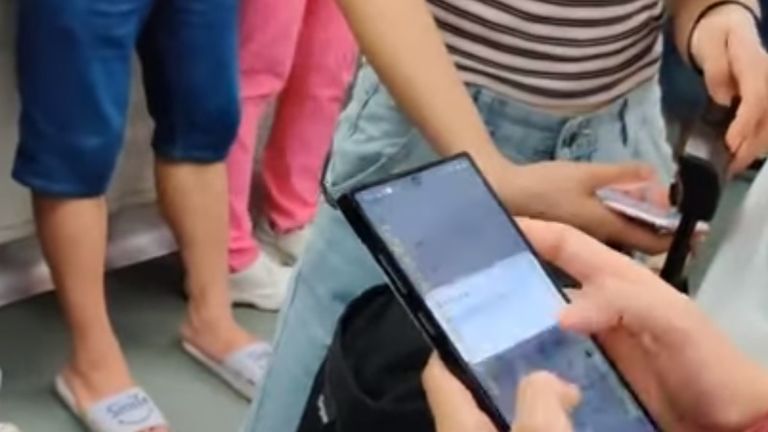 A video on social media appeared to show a Samsung staff member using the Note 10+ 