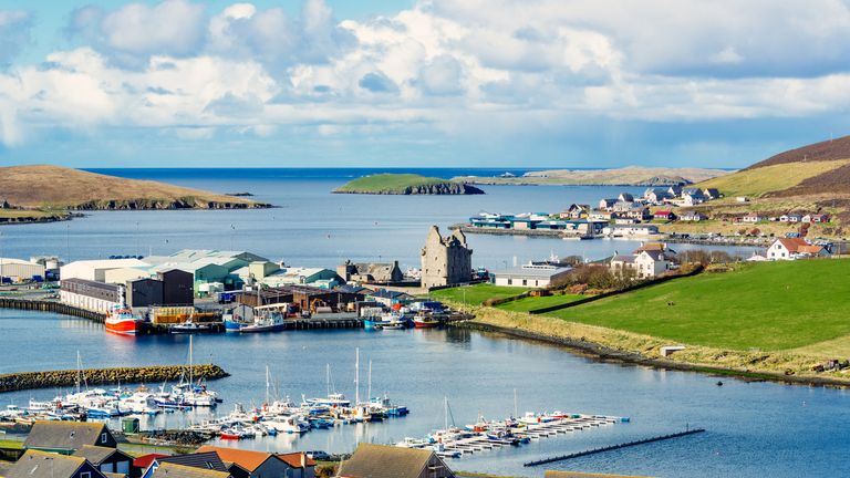 Shetland Island residents must earn £104,000 to avoid fuel poverty next year, warns official