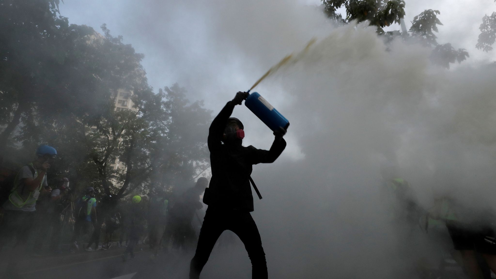 Hong Kong: Chinese flag burned as protests enter their 16th week ...